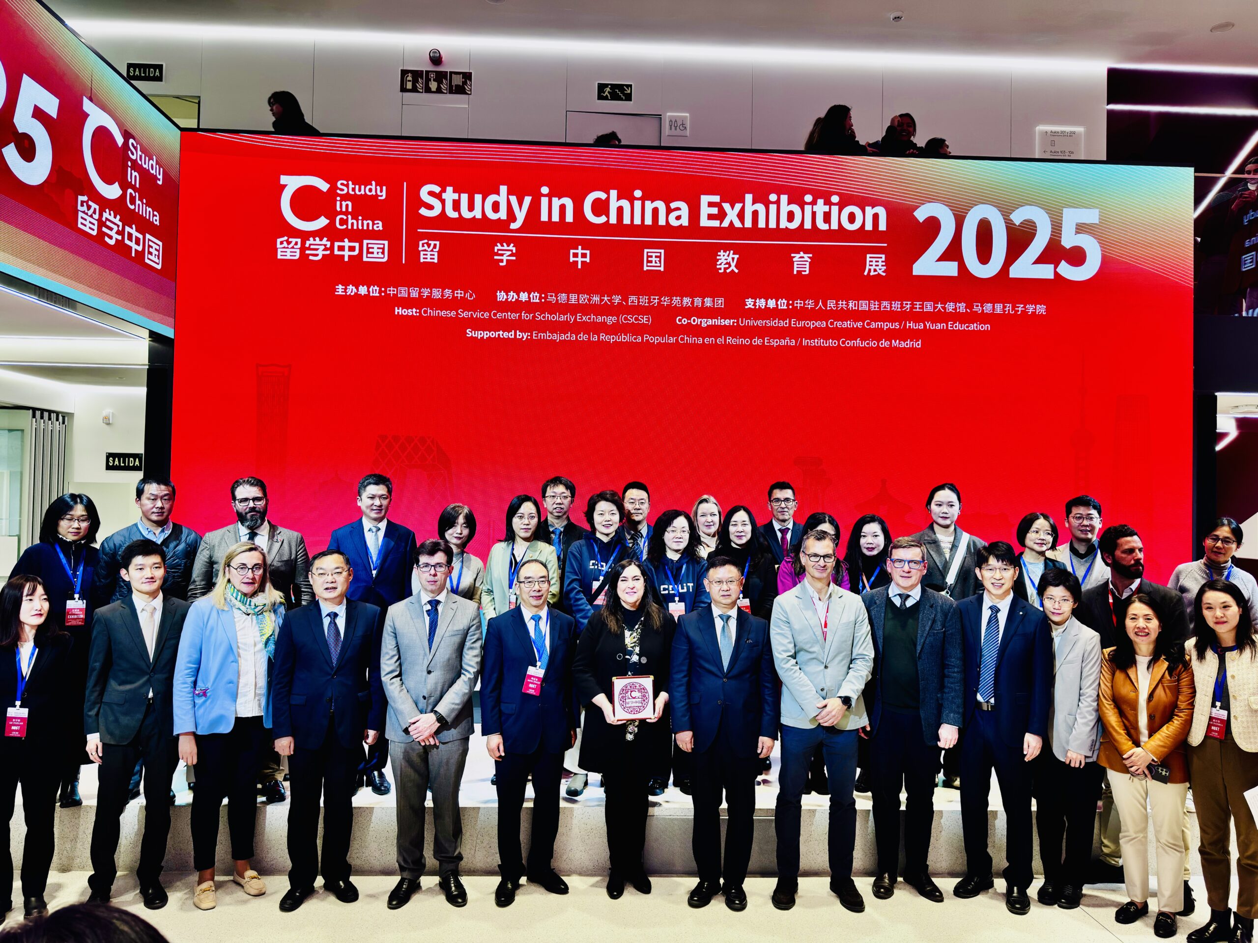 华苑中文学校与欧洲大学创意校园共同举办2025“留学中国”教育展